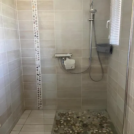 Villa Confort Piscine Et Cote D'azur 6 Personnes